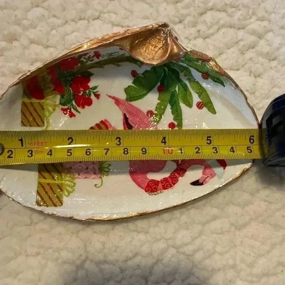 HANDMADE 2 SIDED CLAM SHELL ART/CHRISTMAS FLAMINGOS. 🦩 - Picture 3 of 3